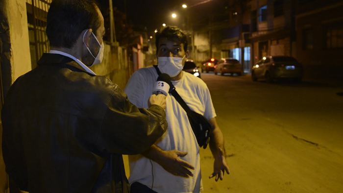 Buraco da COPASA levanta poeira na Cap. Nestor e leva bronca dos moradores