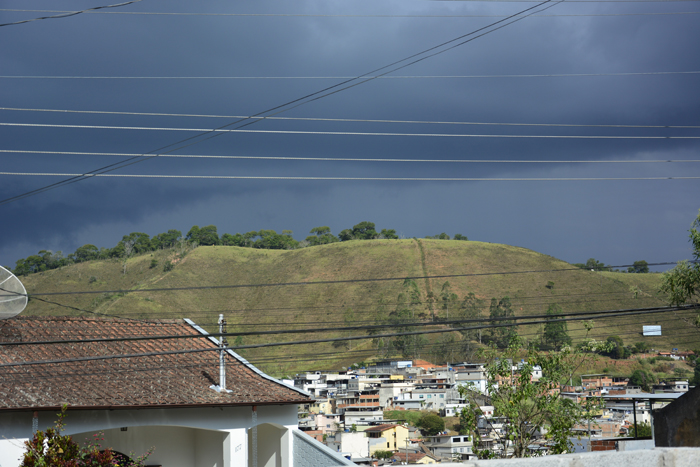 AVISO DE TEMPESTADE DEIXA EM ALERTA A DEFESA CIVIL DA CIDADE.