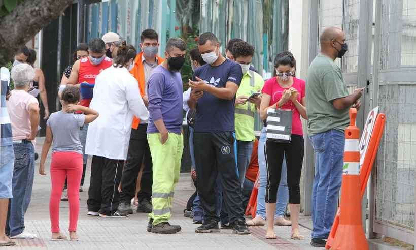 COVID-19 mata mais 252 em MG enquanto 25,24% da população foi vacinada