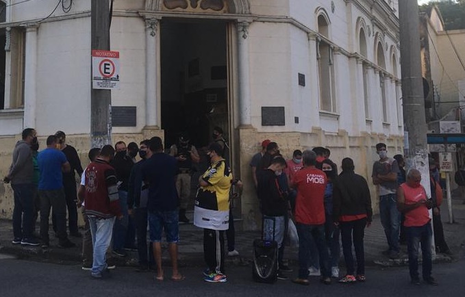 Motoristas de aplicativos protestam contra pontos do projeto de regulamentação