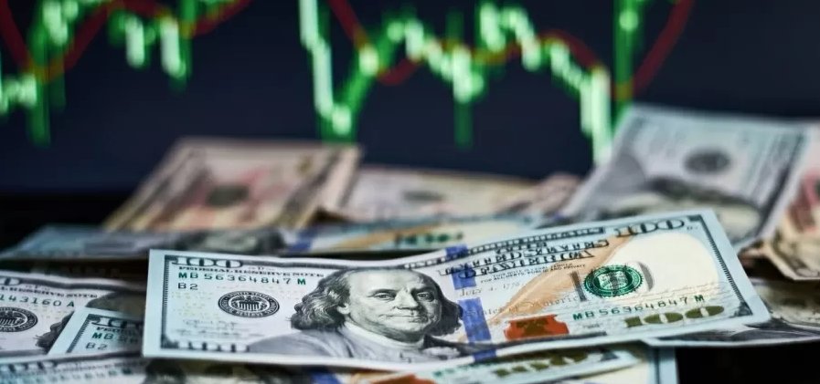 Dólar abre semana em queda e fecha o dia vendido a R$ 4,92