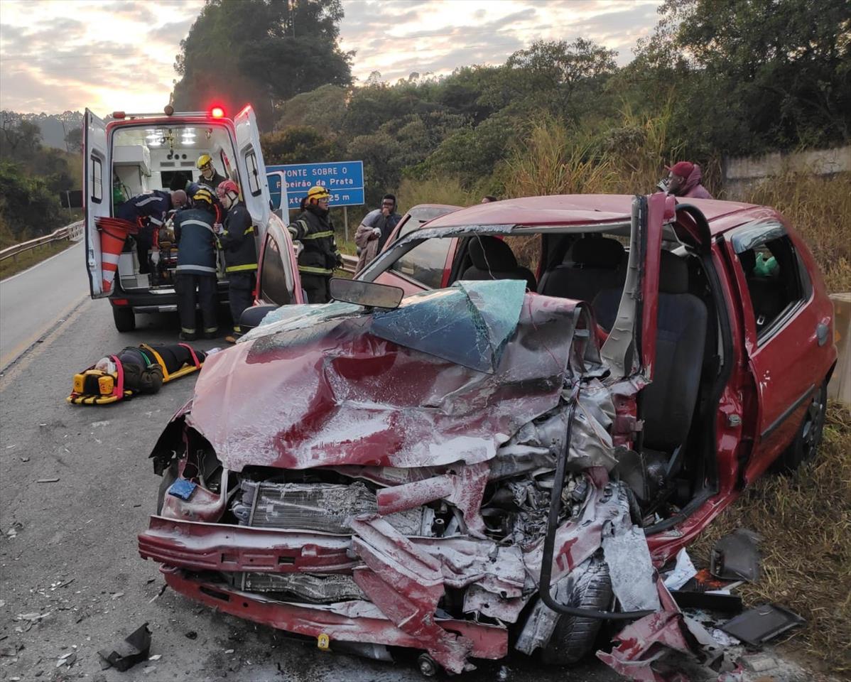 Motorista morre e 5 pessoas ficam feridas em acidente na BR-265