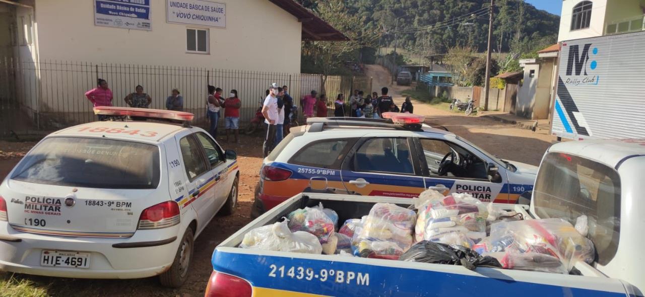 PM e comerciantes distribuem cestas básicas em Santos Dumont