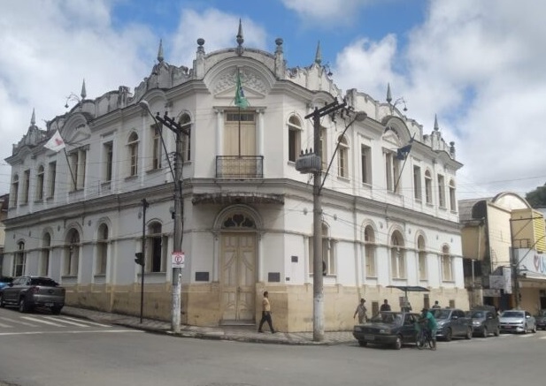 Prefeitura abre cadastro para profissionais da saúde em Santos Dumont