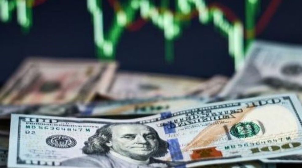 Dólar tem maior queda em uma semana e fecha abaixo de R$ 5,20