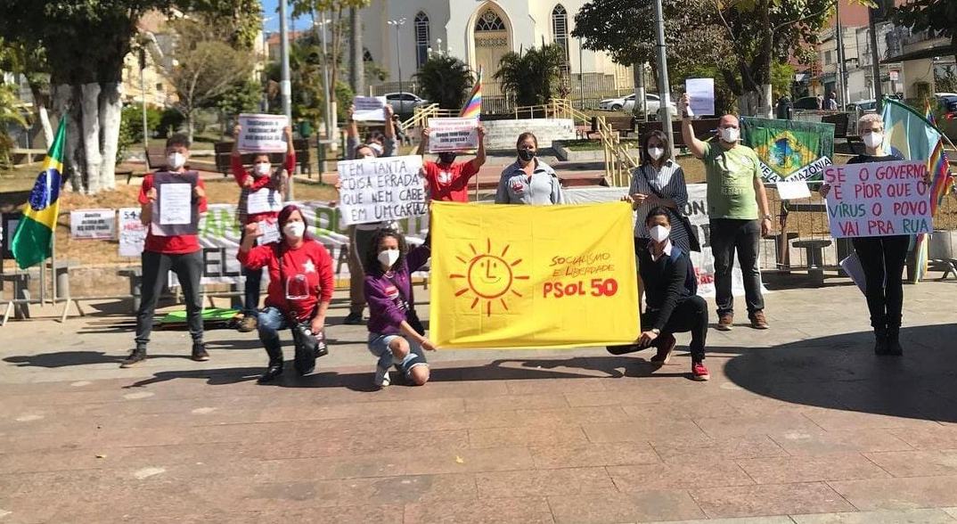 Um grupo de manifestantes protestou contra o governo do presidente Bolsonaro no centro da cidade