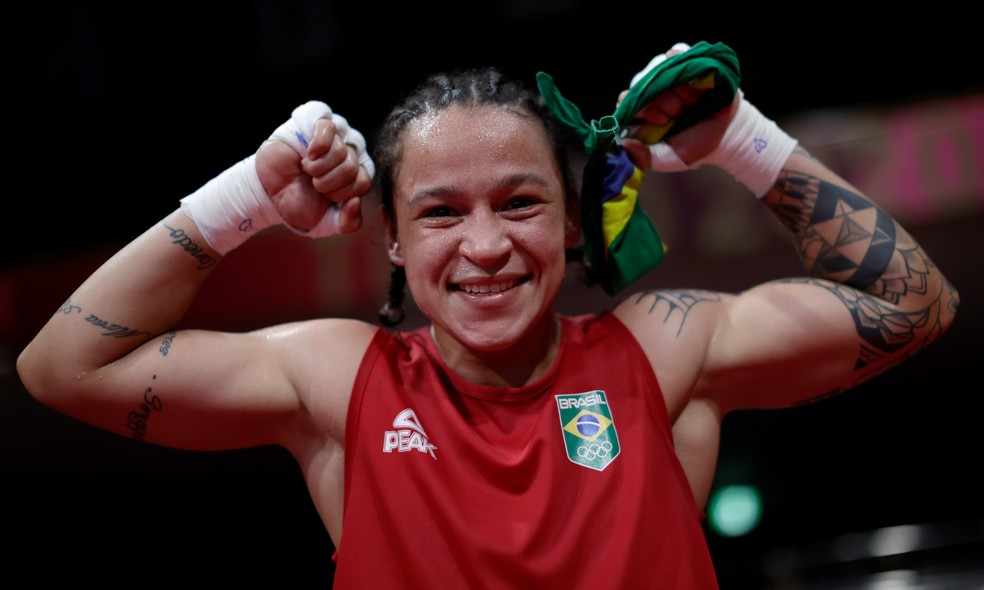 Bia Ferreira vence Mira Potkonen e vai à disputa do ouro no boxe