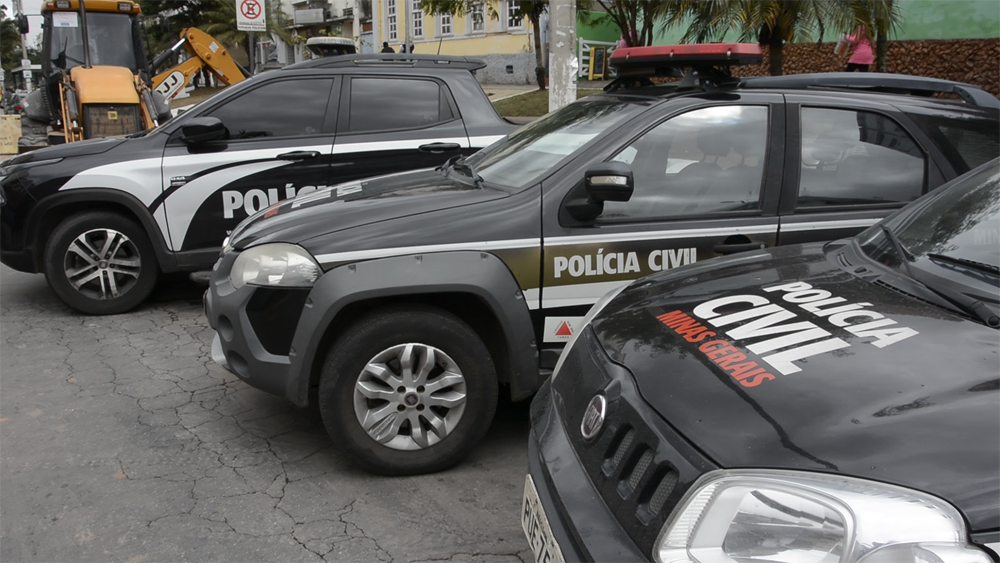 Polícia Civil prende seis traficantes e apreende um menor durante operação em quatro bairros de Santos Dumont