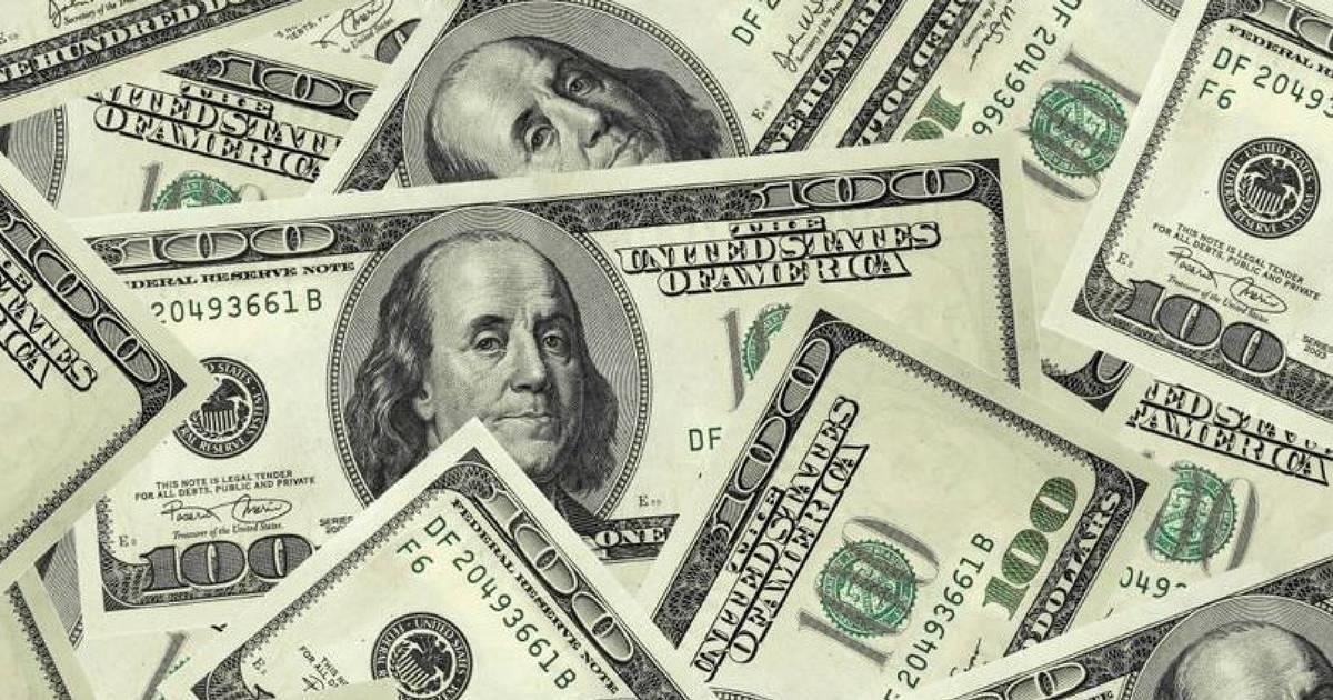 Dólar cai para R$ 5,37, mas encerra semana com alta de 2,66%