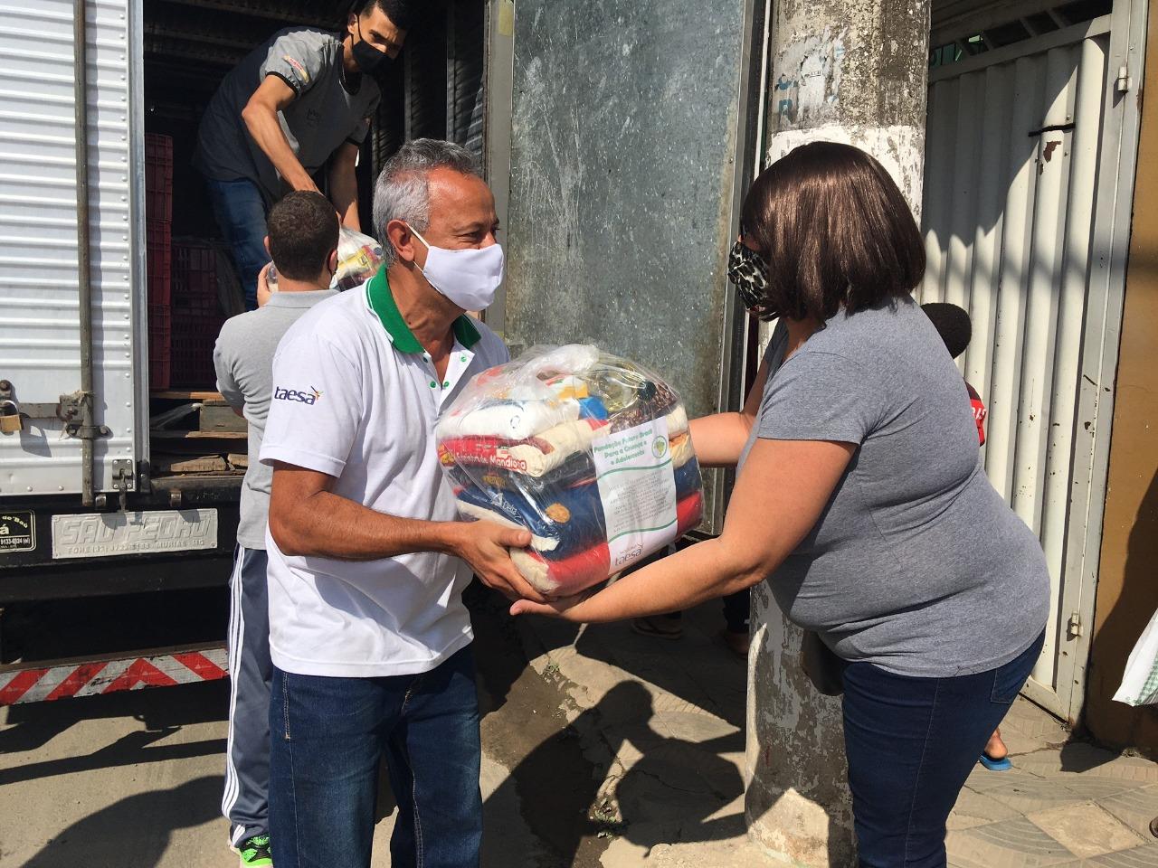 Fundação Futuro Brasil realiza entrega de cestas básicas a famílias carentes