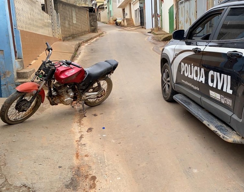 Motocicleta furtada é recuperada em Santos Dumont