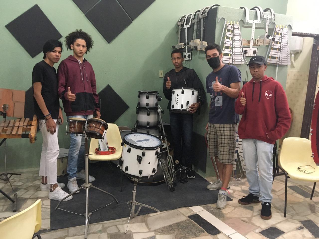 Banda Nossa Senhora Aparecida recebe novos instrumentos para elevar o ensino de música em Santos Dumont