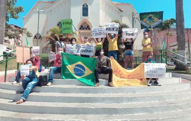 Ato contra Bolsonaro reúne manifestantes em Santos Dumont