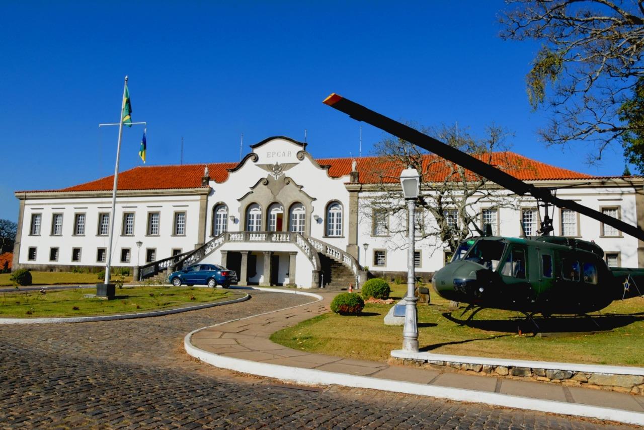 Militares são flagrados com droga dentro da Epcar