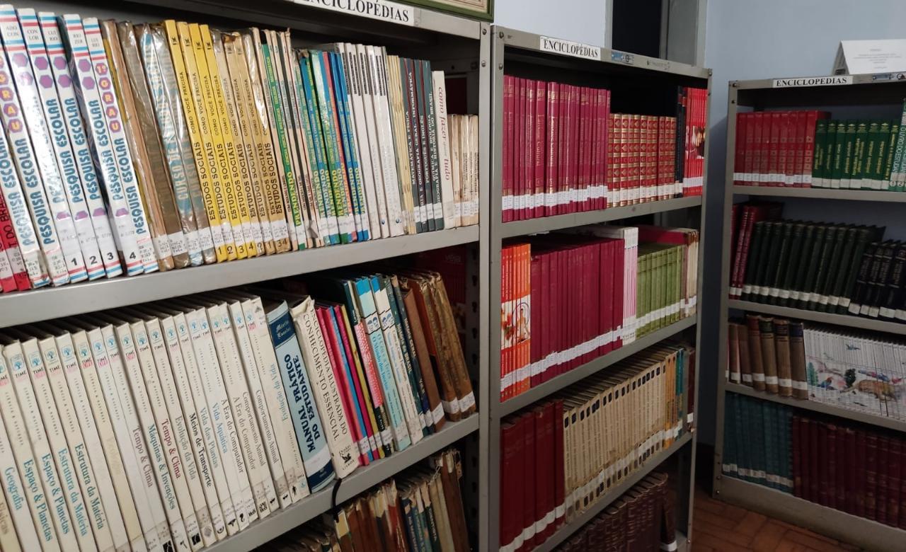 Biblioteca Municipal de Santos Dumont volta a fazer empréstimo de livros