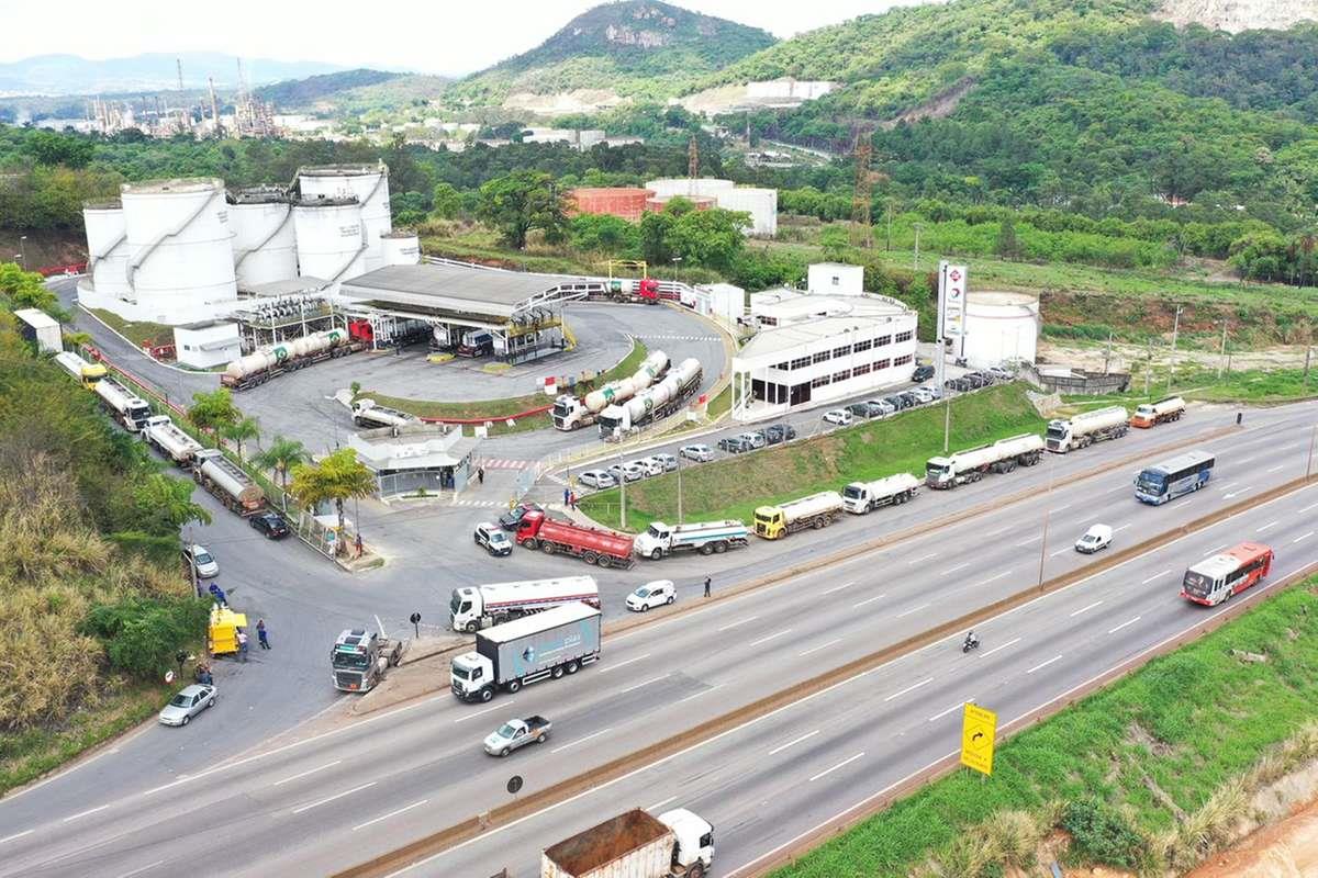 Zema anuncia congelamento do ICMS do diesel em Minas Gerais