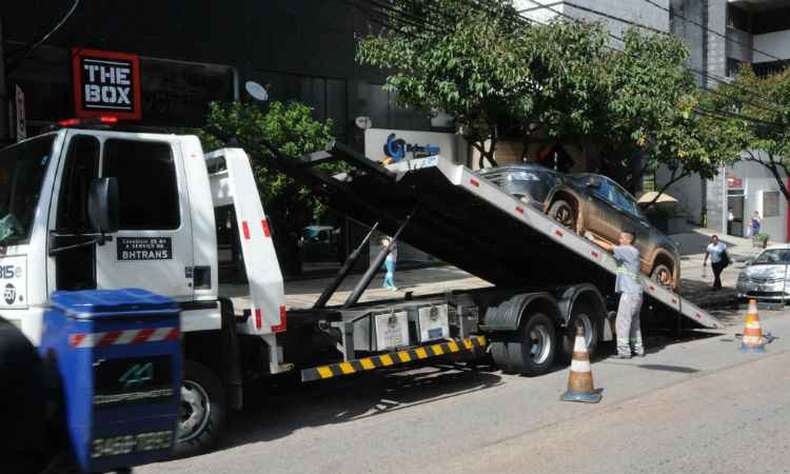 Lei cancela o guincho em blitz e dá 15 dias para regularizar o carro