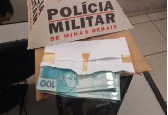 PM prende jovem com R$ 2 mil em notas falsas no centro de Santos Dumont