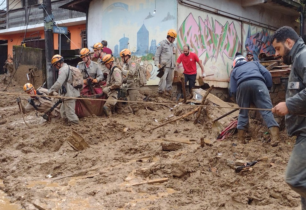 Sobe para 66 o número de mortos em temporal na cidade de Petrópolis