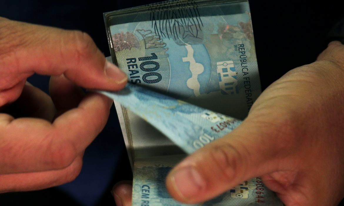 Caixa paga Auxílio Brasil a beneficiários com NIS final 4