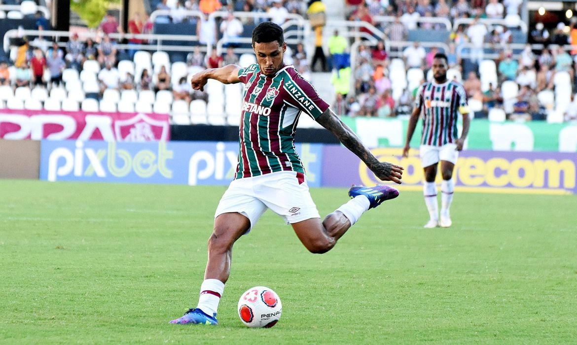 Com a cabeça na Libertadores, Flu encara Volta Redonda pelo Carioca