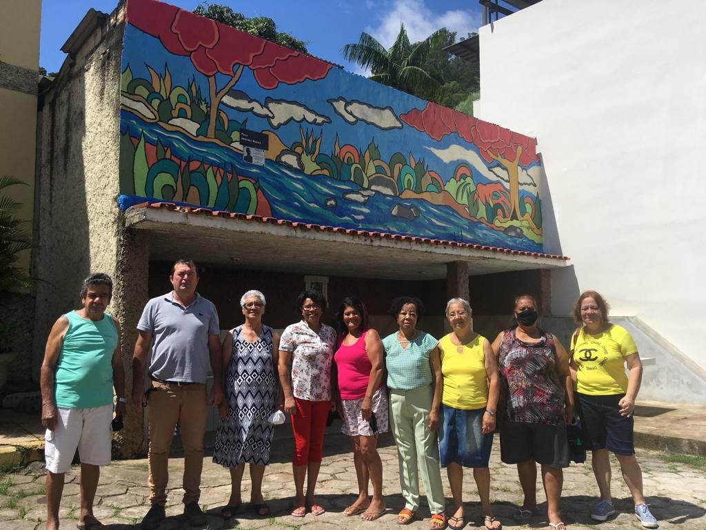 Artista Therezinha Serafim conclui mural no bairro N.S. Aparecida