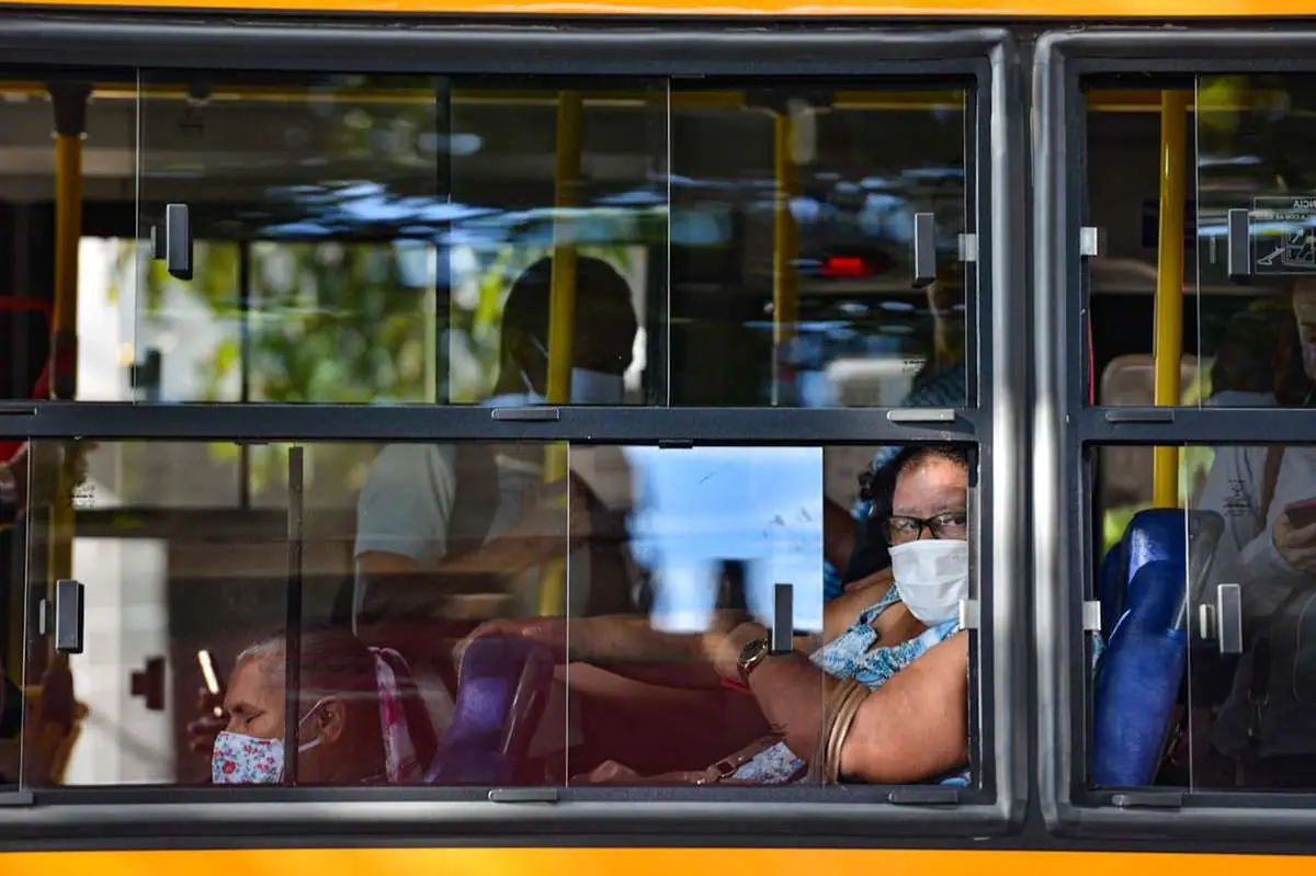 Governo de Minas deve desobrigar uso de máscara em local aberto nesta quinta