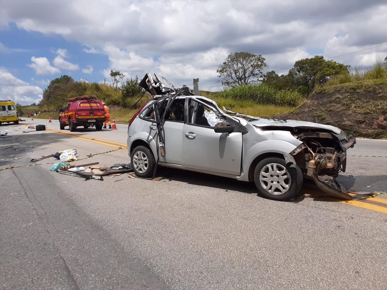 Três pessoas morrem e duas ficam feridas em acidente na BR-040