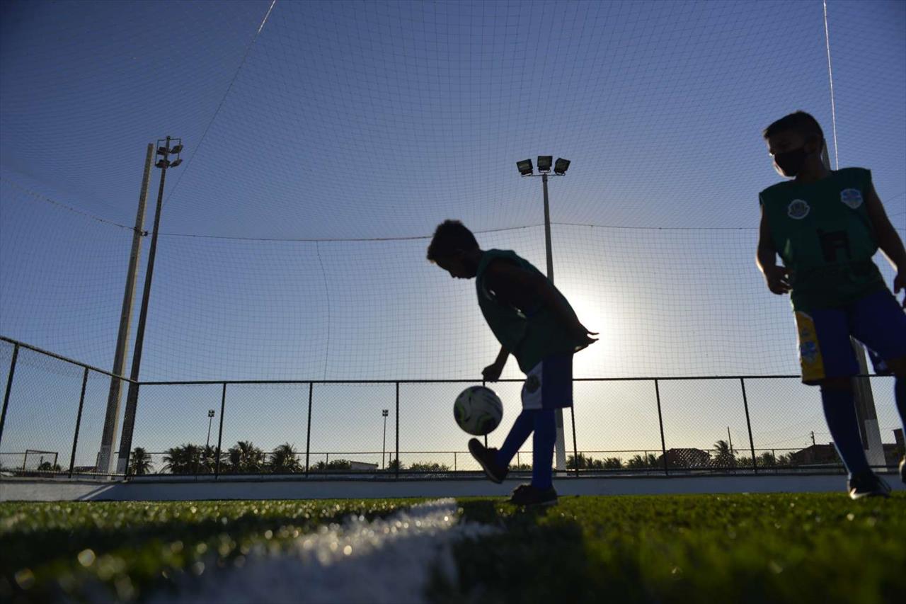 Ceará chega a 221 Areninhas entregues com equipamentos em Acarape, Irauçuba, Ibaretama e Ararendá