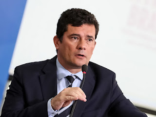 Moro se filia ao Podemos com discurso nacionalista