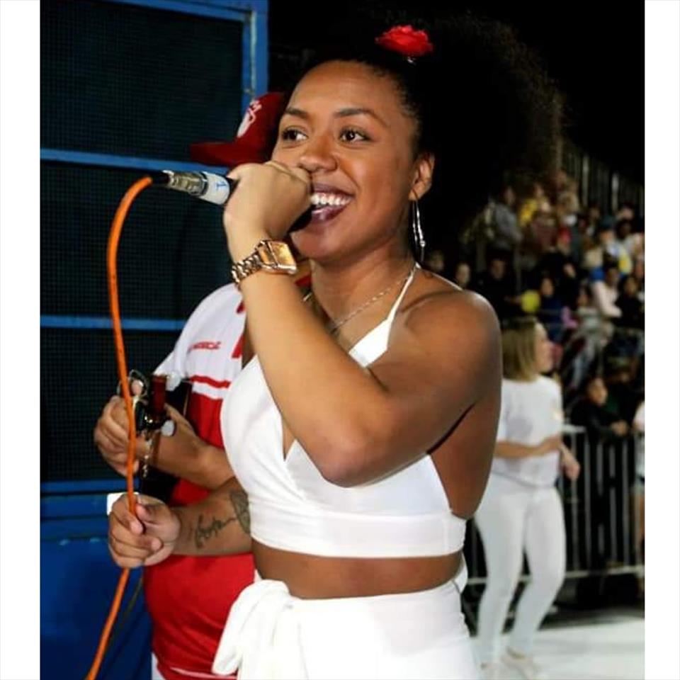 A CANTORA SAH SILVA QUE BRILHA NA ZONA LESTE, QUER CONQUISTAR O PAÍS