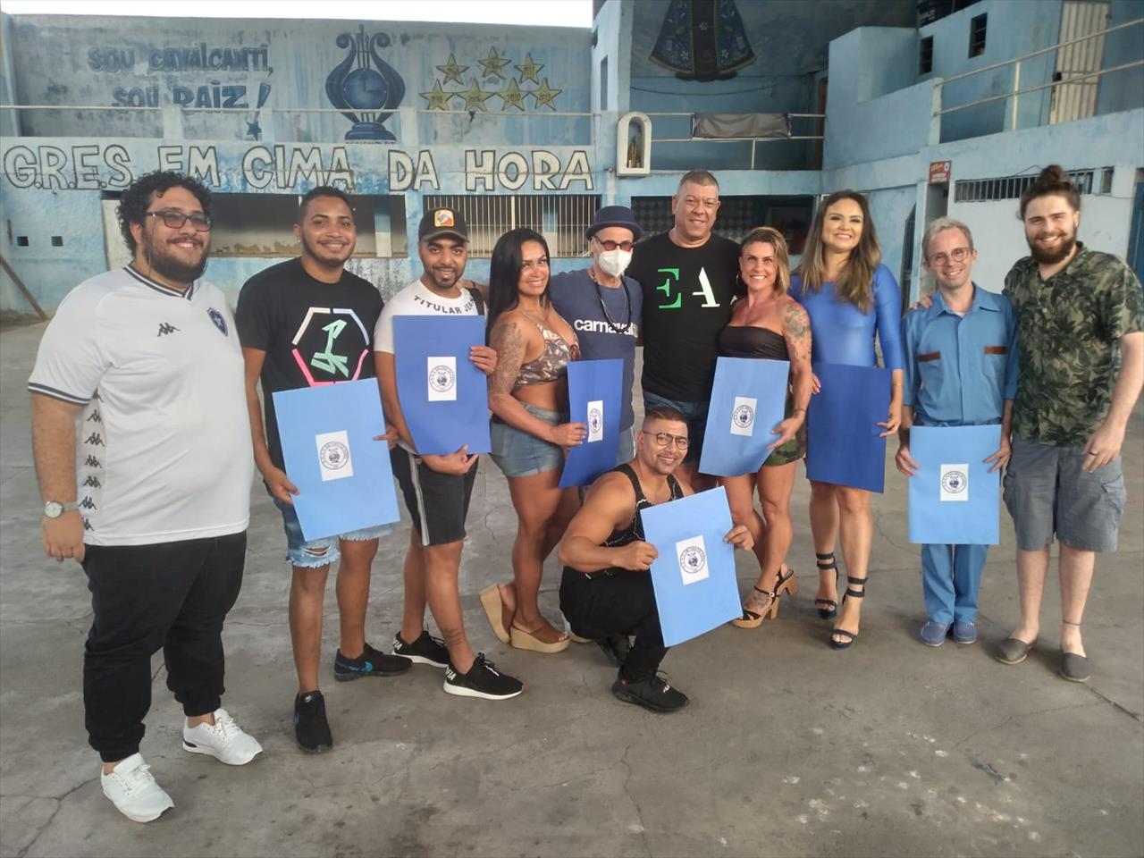 Em Cima da Hora entrega figurino para musas e musos