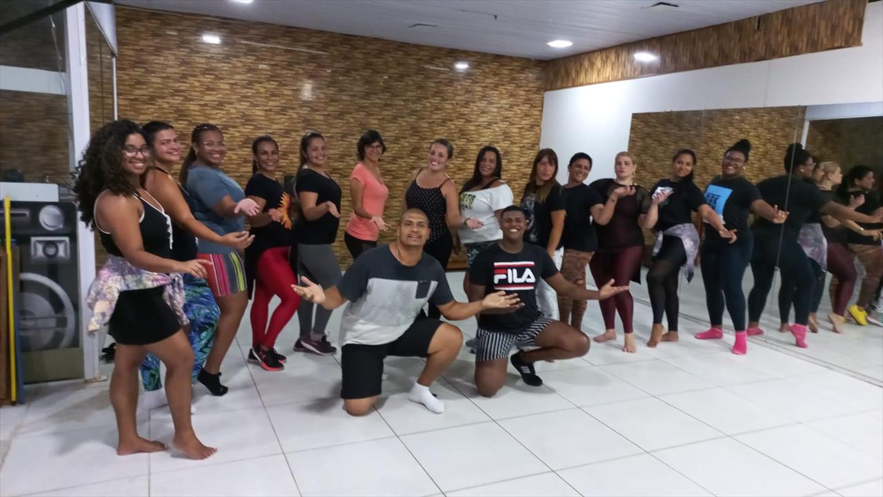REI FABIANO REALIZA WORKSHOP DE SAMBA NO PÉ EM CAXIAS